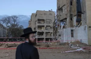 Irańskie rakiety uderzyły w południowy Izrael, raniąc ponad 100 osób