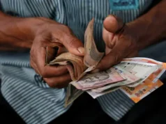 Rupia indyjska osiągnęła rekordowo niski poziom w związku z eskalacją konfliktu na Bliskim Wschodzie