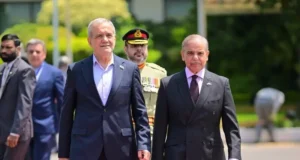 W rozmowie telefonicznej z Pezeshkianem premier podkreślił „pilną potrzebę” wspólnych wysiłków na rzecz deeskalacji na Bliskim Wschodzie