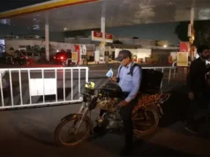 Dealerzy ropy naftowej odkładają strajk w świetle konfliktu na Bliskim Wschodzie