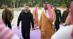 Zełenski podczas niespodziewanej wizyty podpisze umowę o bezpieczeństwie lotniczym z Arabią Saudyjską, mówi źródło