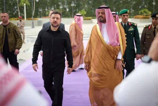 Zełenski podczas niespodziewanej wizyty podpisze umowę o bezpieczeństwie lotniczym z Arabią Saudyjską, mówi źródło