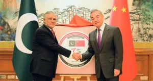 Chiny twierdzą, że rozmowy amerykańsko-irańskie pomogłyby przywrócić tranzyt przez Ormuz i wspierają Pakistan jako mediatora