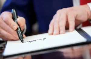 Podpis Trumpa pojawi się na amerykańskiej walucie, kończąc 165-letnią tradycję