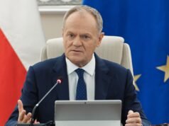 Polski premier oskarża opozycję o „destabilizację” kraju fałszywymi twierdzeniami o niedoborach paliwa w obliczu wojny w Iranie