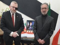 Polski przywódca skrajnej prawicy Braun odwiedza ambasadę Iranu, aby podpisać księgę kondolencyjną dla Chameneiego