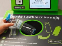 Minister klimatu twierdzi, że nowy polski system kaucji podwoił recykling plastikowych butelek