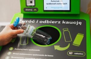 Minister klimatu twierdzi, że nowy polski system kaucji podwoił recykling plastikowych butelek