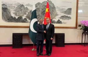 Minister finansów Chin Wang Yi docenia aktywne wysiłki dyplomatyczne Pakistanu na rzecz promowania pokoju na Bliskim Wschodzie: FO