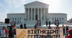 Po raz pierwszy w historii Trump bierze udział w rozprawach Sądu Najwyższego dotyczących ograniczenia obywatelstwa wynikającego z pierworodztwa