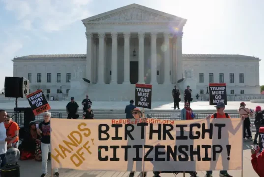 Po raz pierwszy w historii Trump bierze udział w rozprawach Sądu Najwyższego dotyczących ograniczenia obywatelstwa wynikającego z pierworodztwa